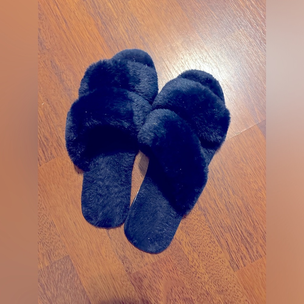 Fuzzy slippers royal blue size medium